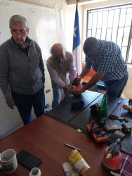 Proceso de fabricación de antena orejona. José CA5JBD, Manuel CD5CLW y Raúl CE5VQX